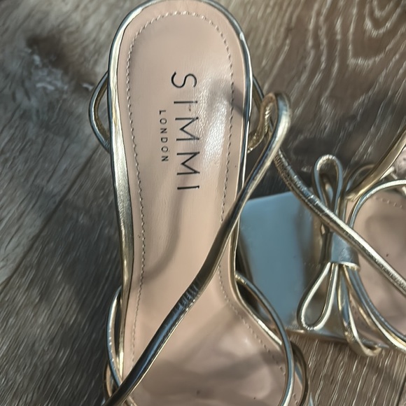 Women’s Gold Heals - Picture 3 of 6